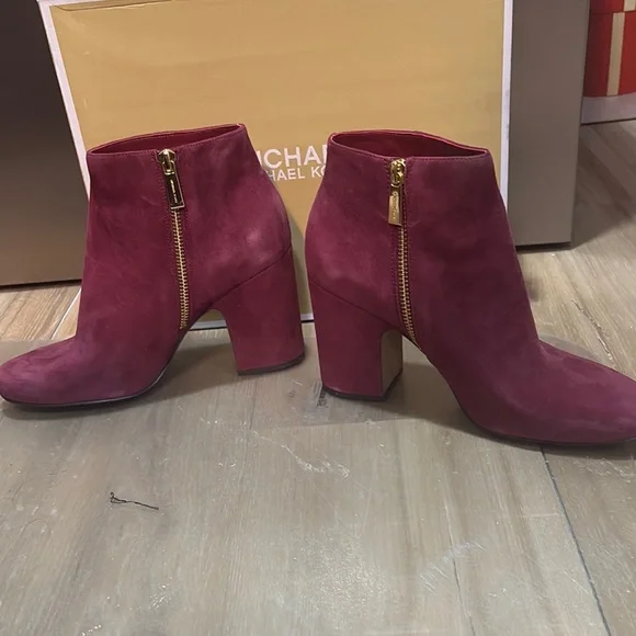 Michael Kors Red Ankle Boots with Modern Elegance - Picture 2 of 4